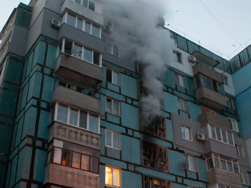 В жилом доме в Днепре произошел пожар, жители были эвакуированы (ФОТО, ВИДЕО)