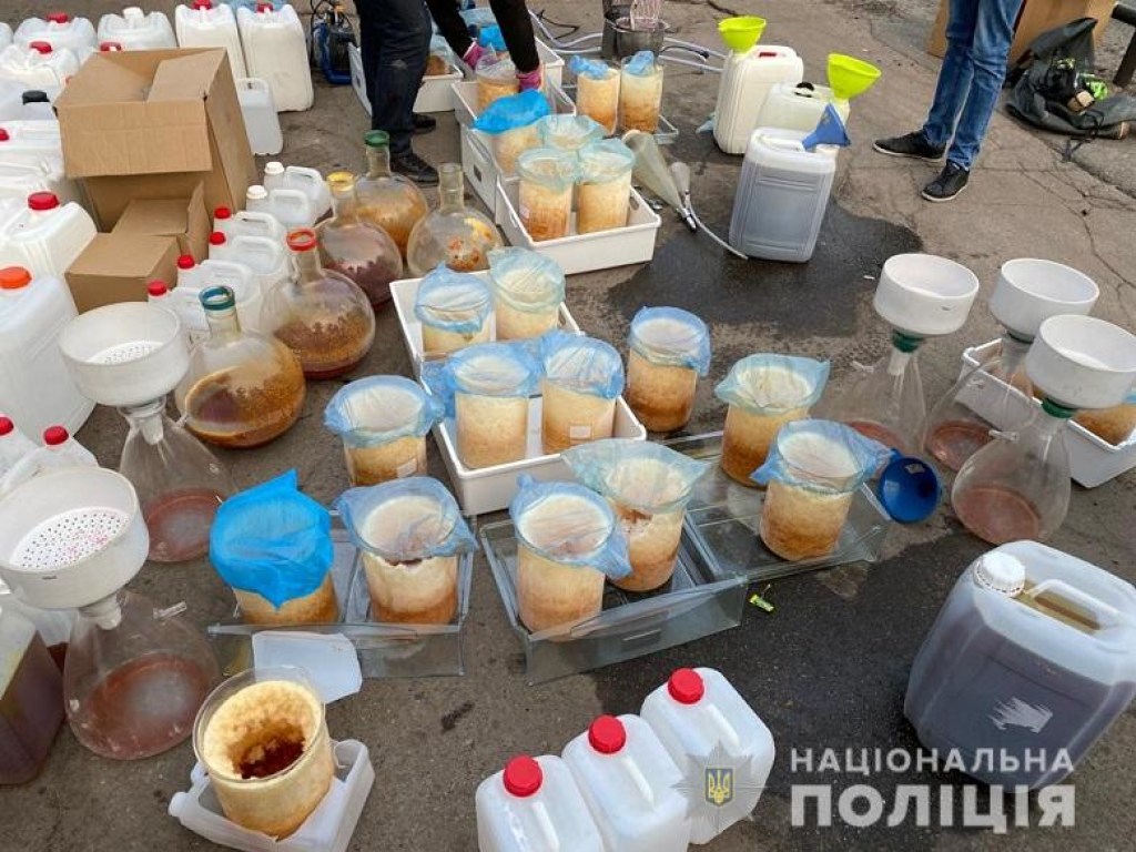 «100 килограмм в месяц»: в Украине разоблачили крупнейшую сеть торговли наркотиками через интернет (ФОТО, ВИДЕО)