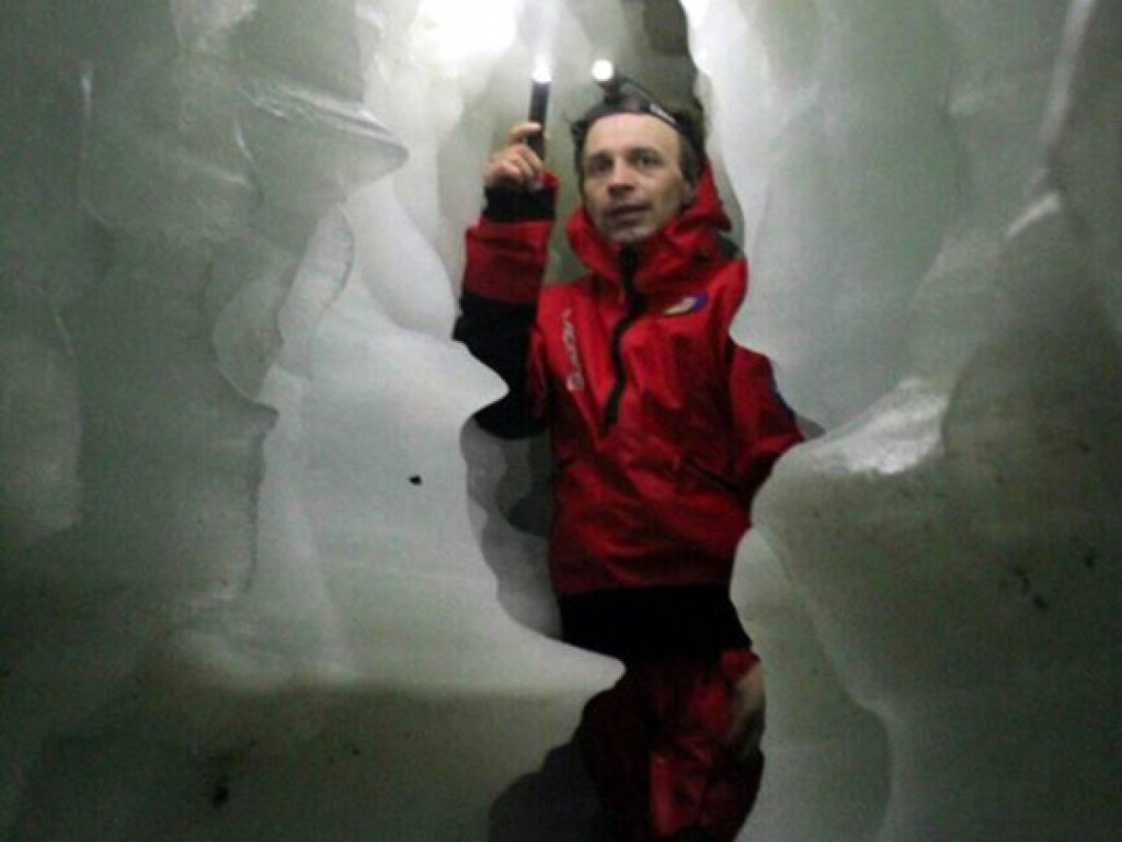 Украинские ученые нашли озеро подо льдом вблизи Антарктиды (ФОТО)