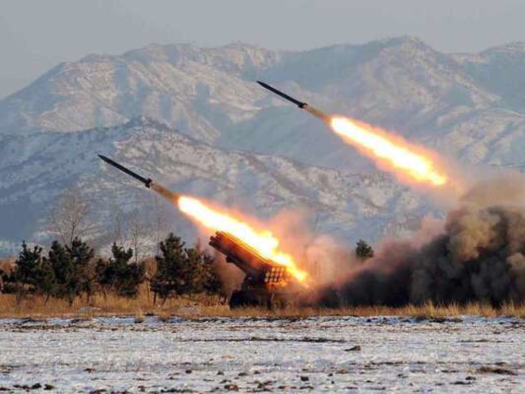 В КНДР снова запустили ракеты: из-за них началось землетрясение