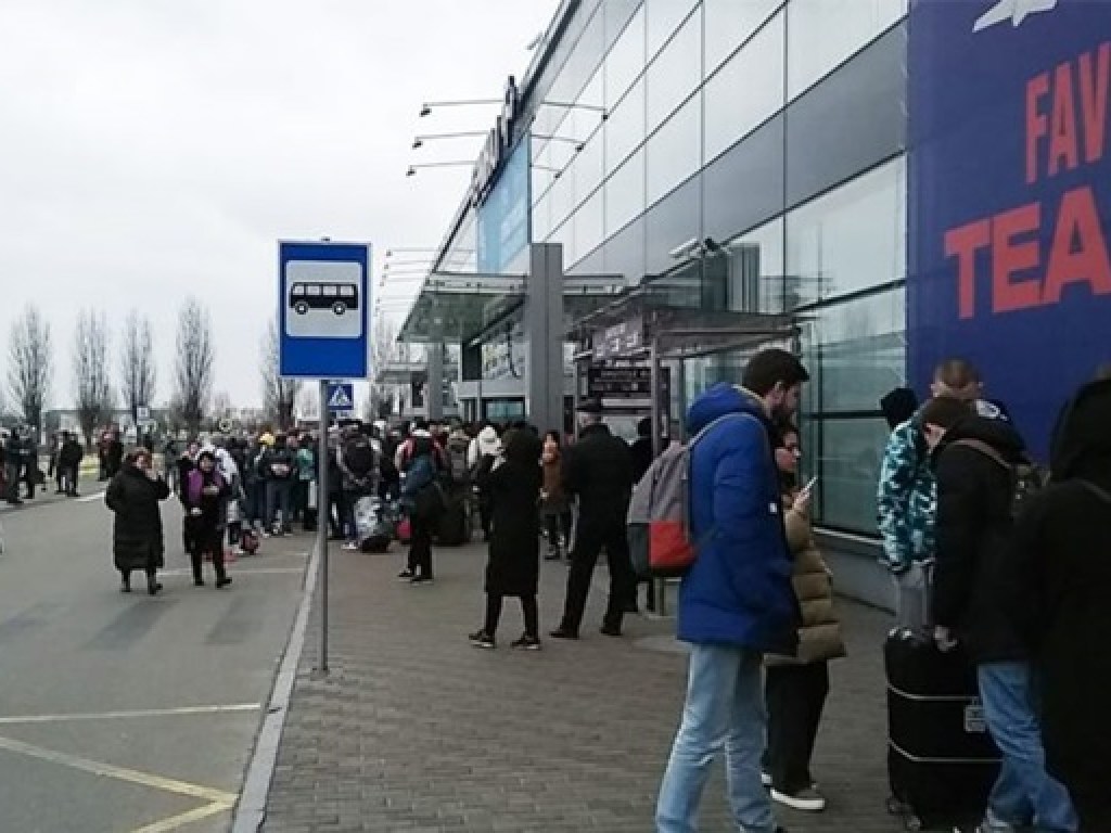 Из аэропорта «Борисполь» эвакуировали пассажиров