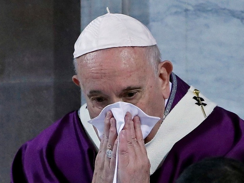 Папу Римского проверили на коронавирус