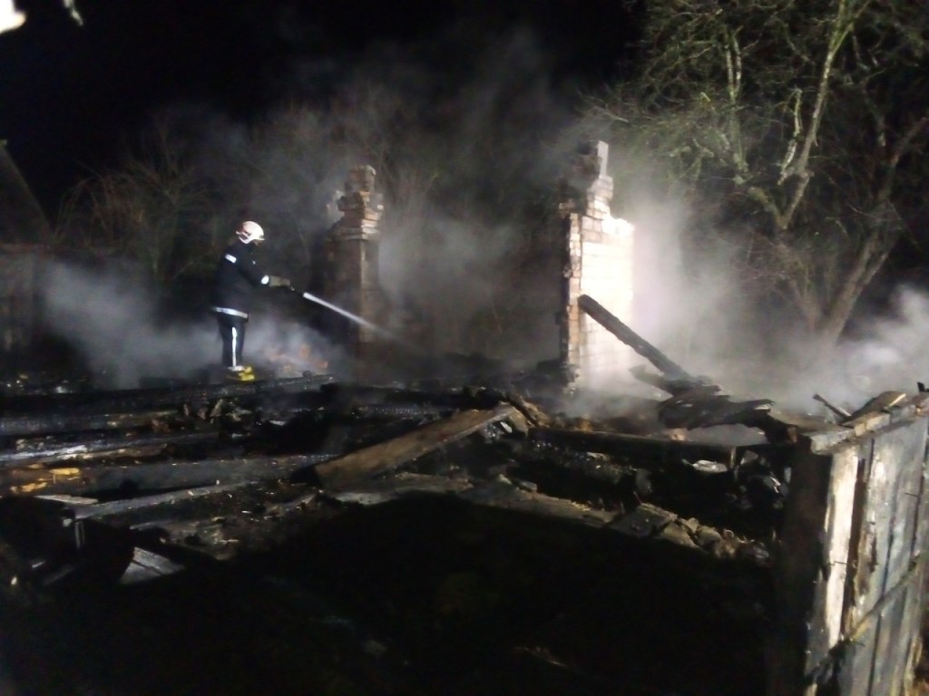 В Житомирской области горел частный дом: погибла 95-летняя женщина (ФОТО)