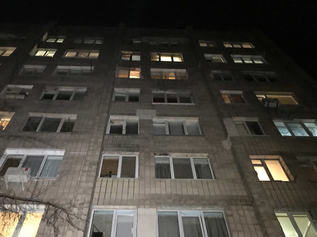 Выпил и грозил убить себя: Житель Киева выбросился из окна 7 этажа на глазах падчерицы и ее дочери (ФОТО, ВИДЕО)