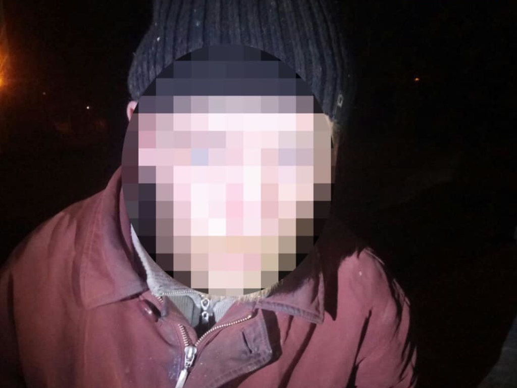 Обокрал девушку: В Запорожье мужчина удерживал вора до приезда полиции (ФОТО)