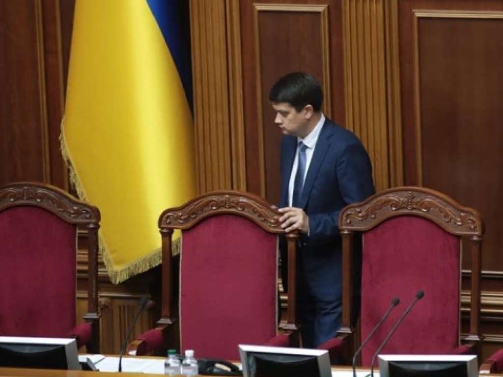 Разумков закрыл утреннее заседание ВР, депутаты рассмотрели 2516 правок к закону о рынке земли