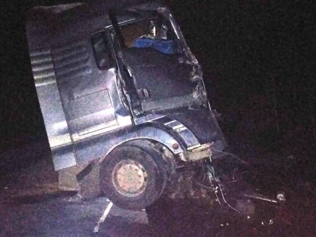 Погибли 2 водителя: в Черниговской области на «встречке» столкнулись грузовики (ФОТО)