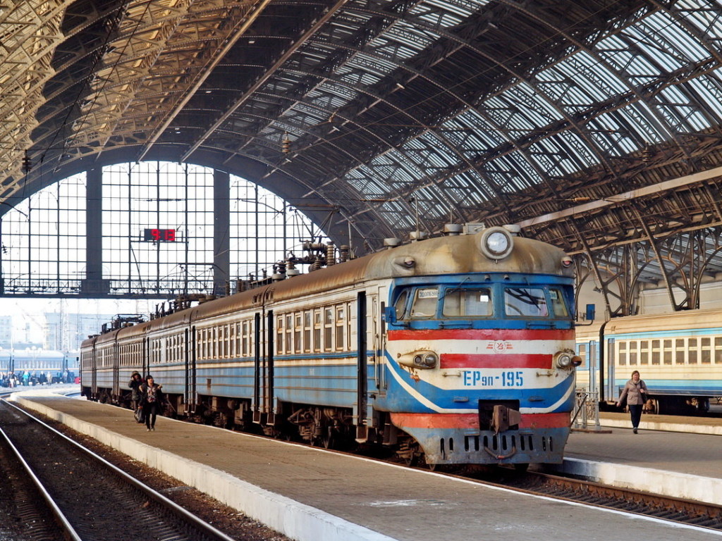 Подорожание билетов Укрзализныци: украинцы продолжат ездить в разваливающихся поездах – эксперт