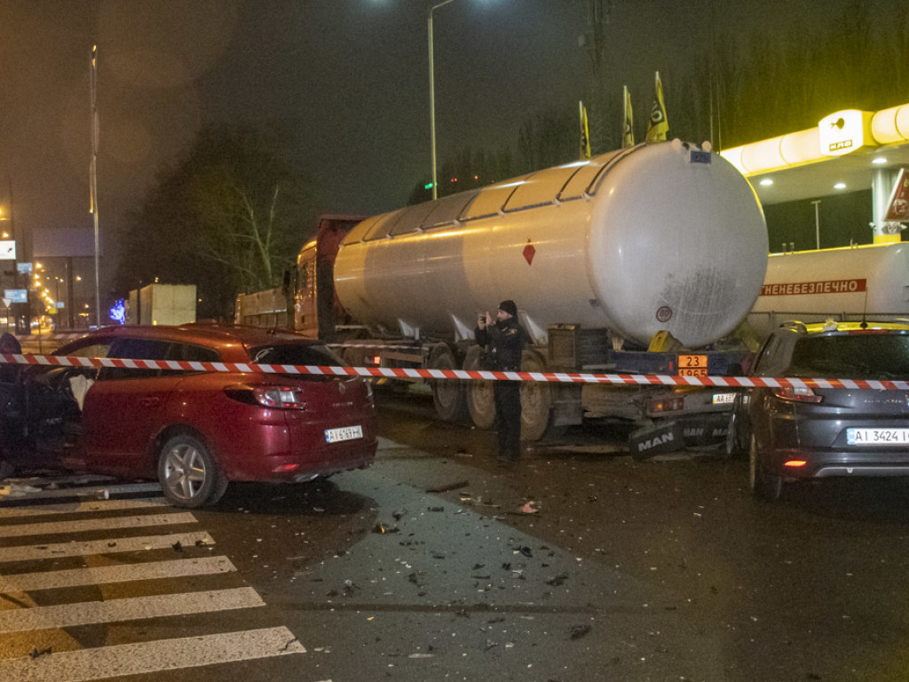 Возле ипподрома в Киеве столкнулись два Renault (ФОТО, ВИДЕО)