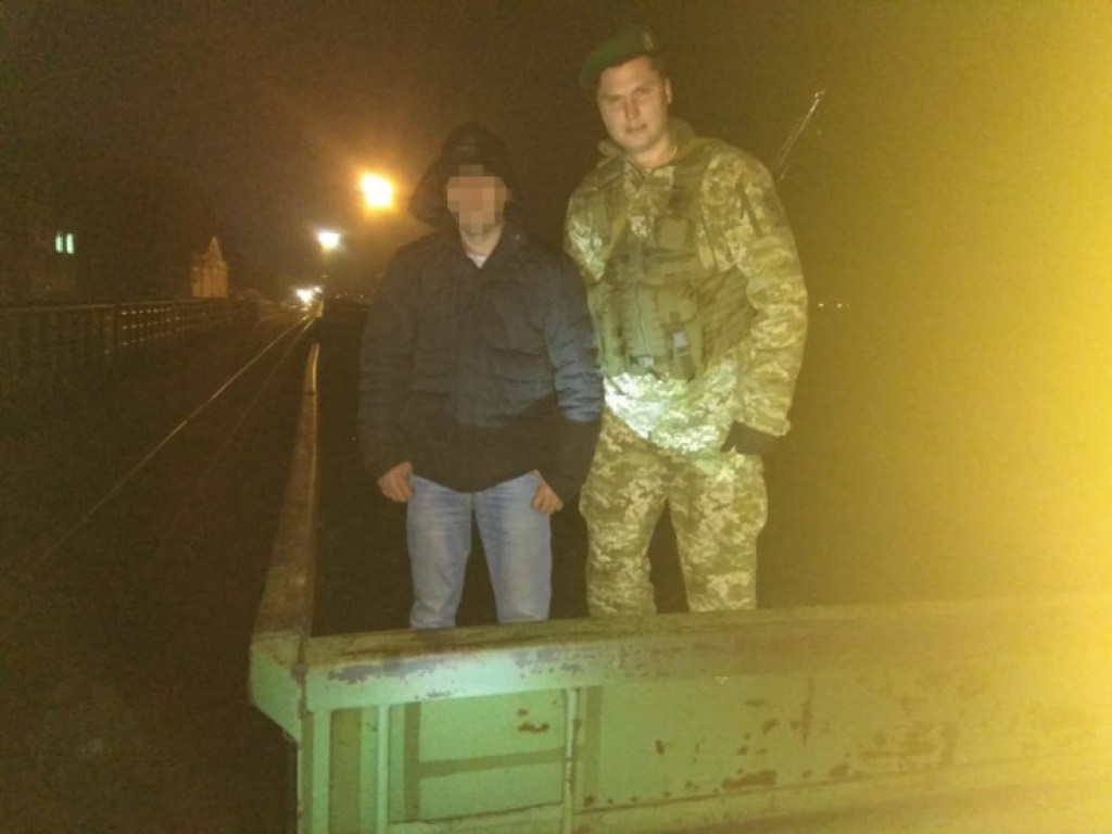 Пограничники Одесской области обнаружили нелегала-молдаванина в вагоне с углем (ФОТО, ВИДЕО)