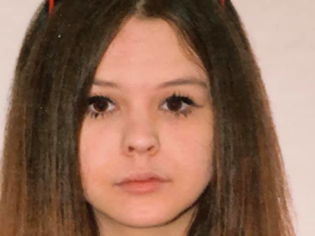 На Киевщине разыскивают 16-летнюю девушку с татуировкой и шрамом на губе (ФОТО)