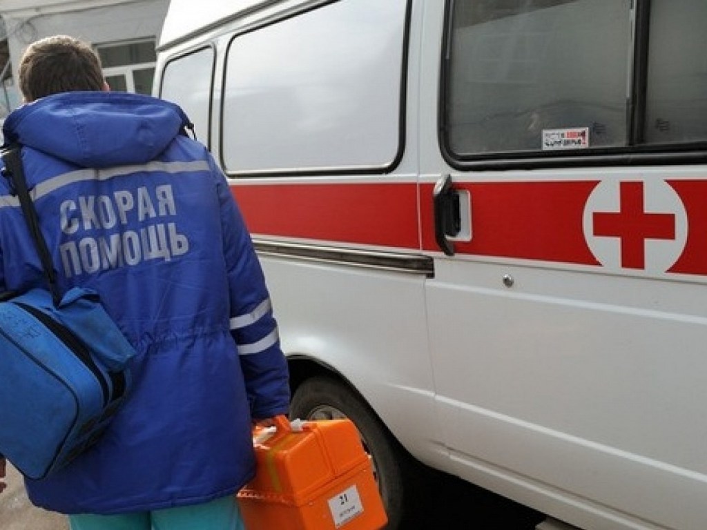 В Москве отец больного ребенка избил фельдшера за защитный костюм (ФОТО)