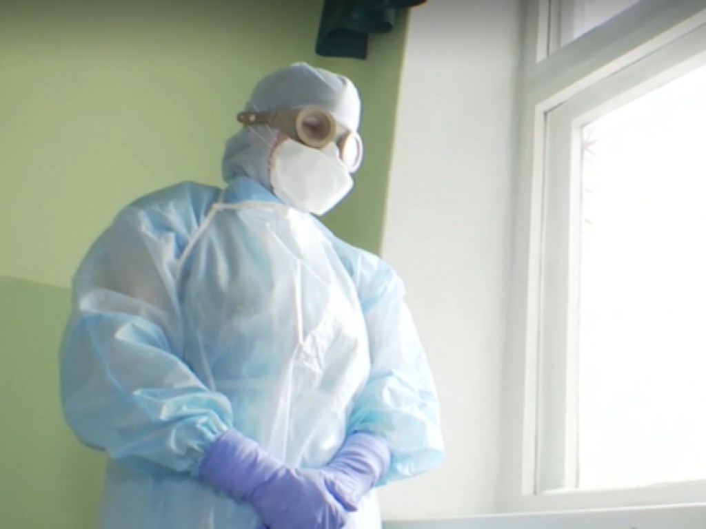 В Украине сделали одноразовые костюмы от коронавируса: как защитят врачей (ФОТО, ВИДЕО)