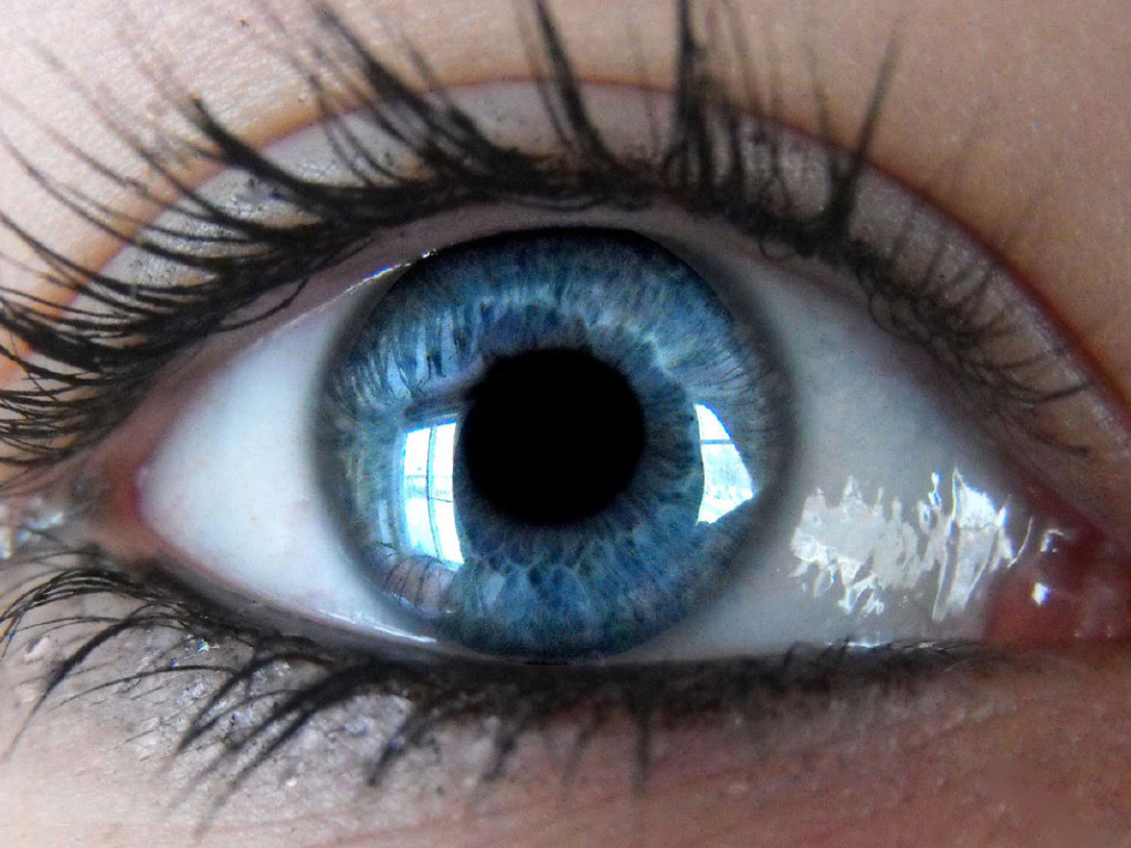 Что означает изменение цвета глаз у человека