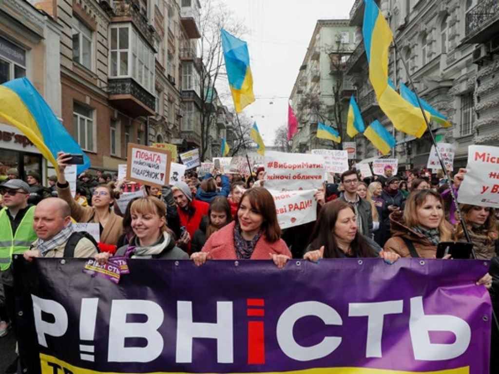 В Киеве прошел Марш женщин: на акцию вышли две тысячи человек (ФОТО)