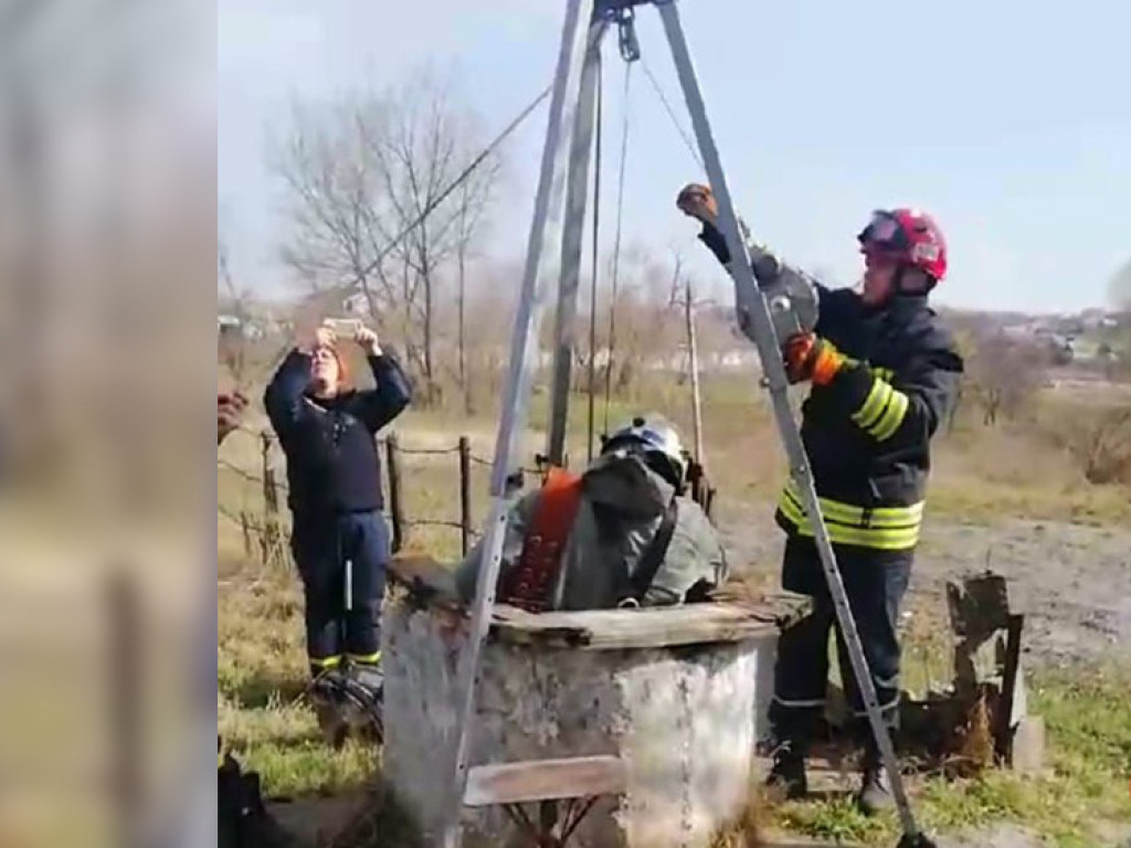В селе под Днепром мужчина прыгнул в колодец (ФОТО)