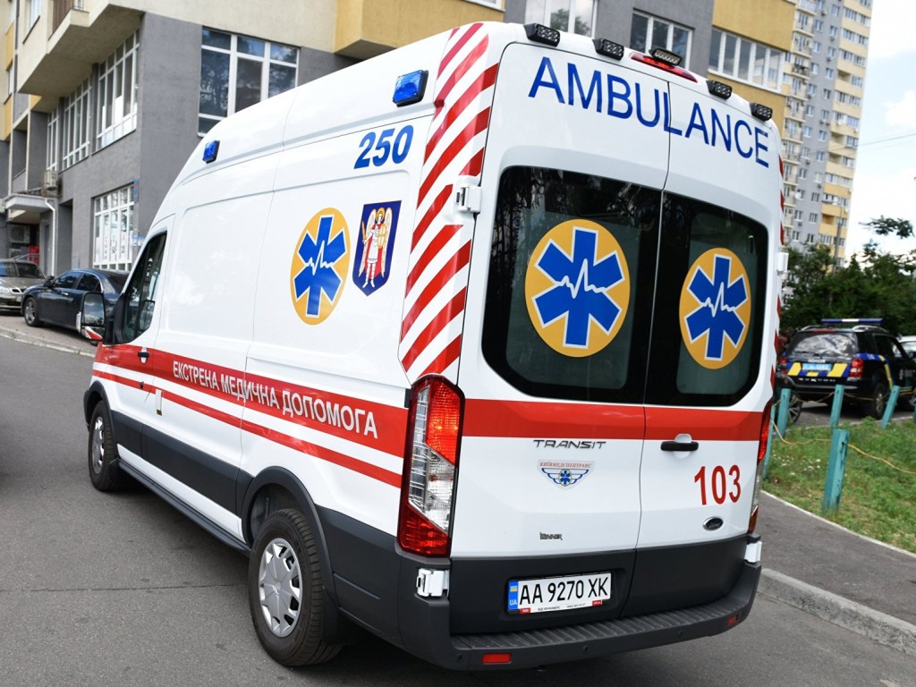 В Житомире у женщины заподозрили коронавирус: гражданку увезли врачи скорой помощи