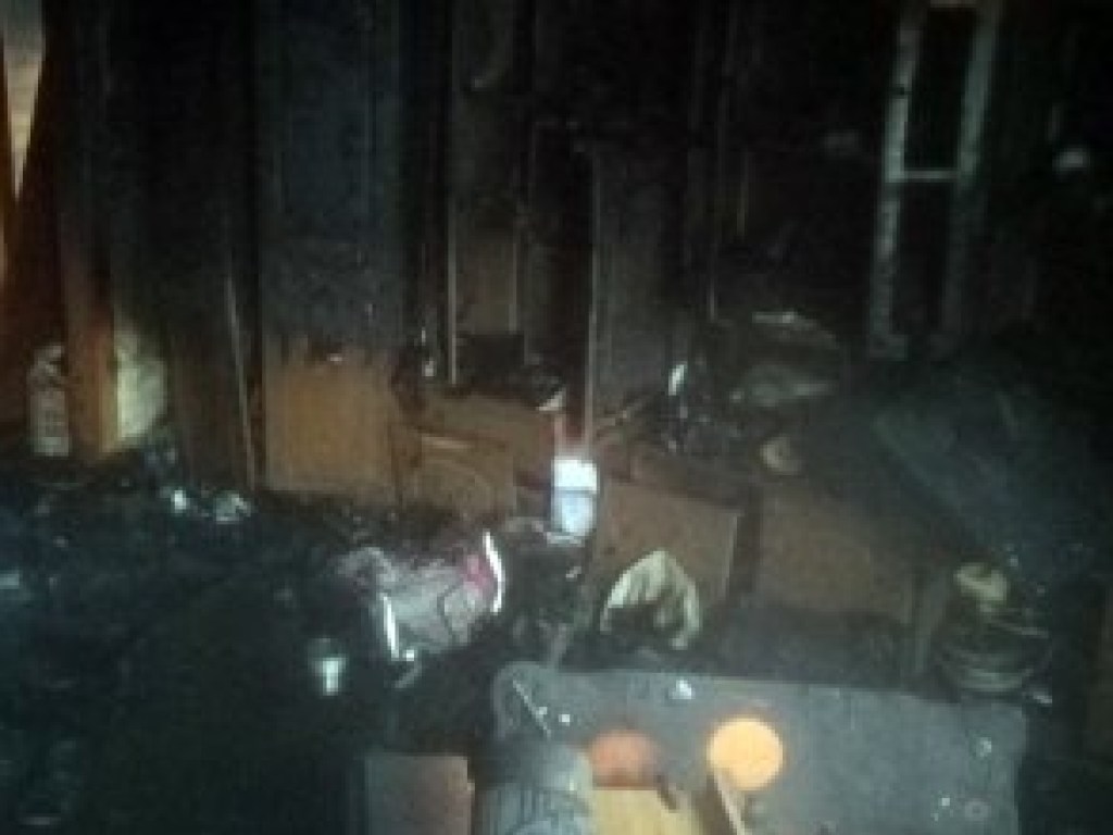 На месте пожарища нашли труп: в Никополе горел дом (ФОТО)