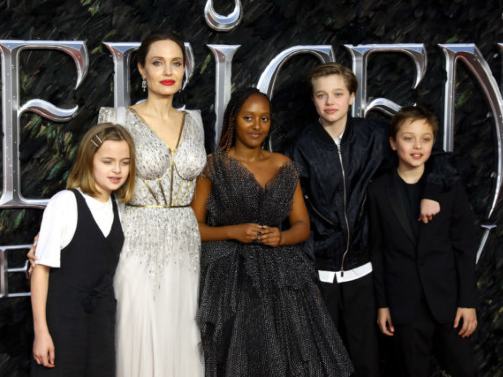 Анджелина Джоли рассказала о хирургических операциях для своих дочерей