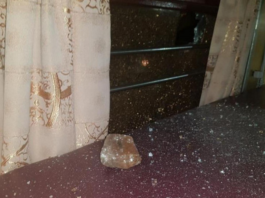 Во Львовской области метатели камней атаковали поезд из Москвы (ФОТО, ВИДЕО)