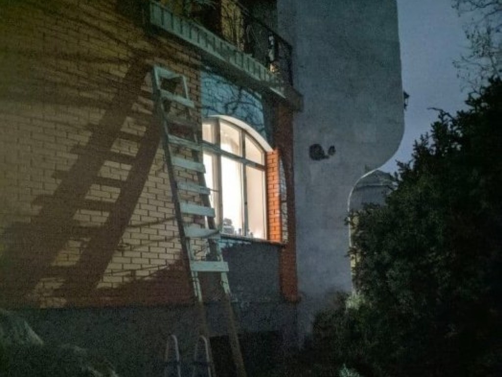 В Николаеве неизвестные в масках устроили стрельбу в доме банкира (ФОТО)
