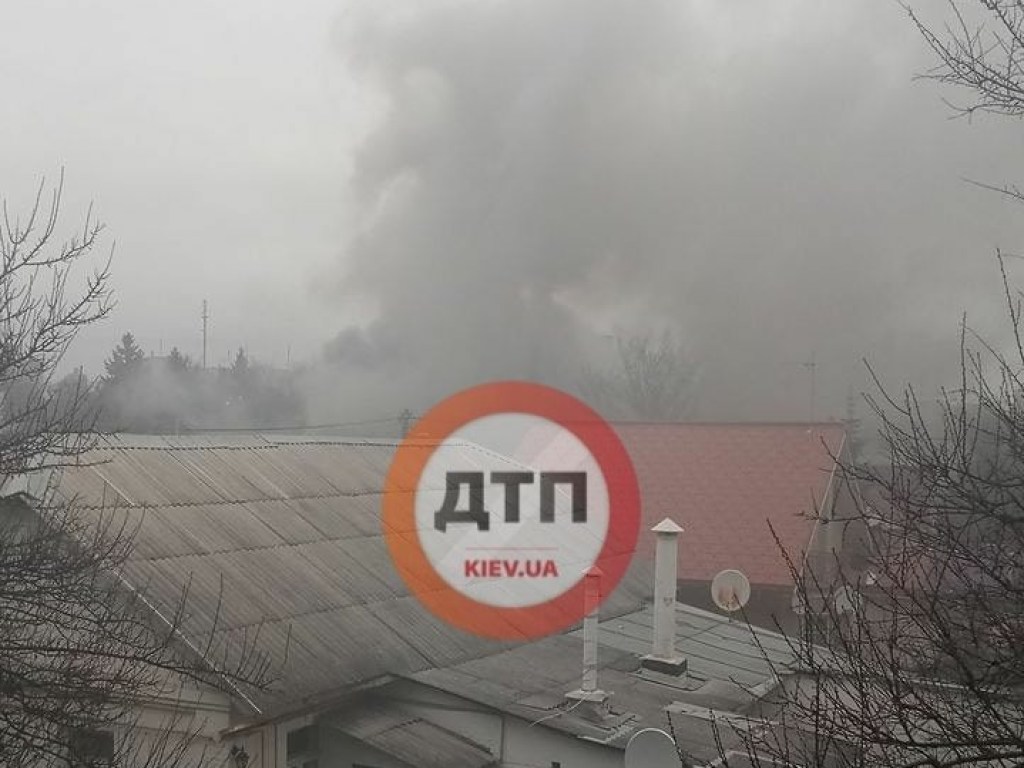 В Голосеевском районе Киева горел частный дом (ФОТО, ВИДЕО)