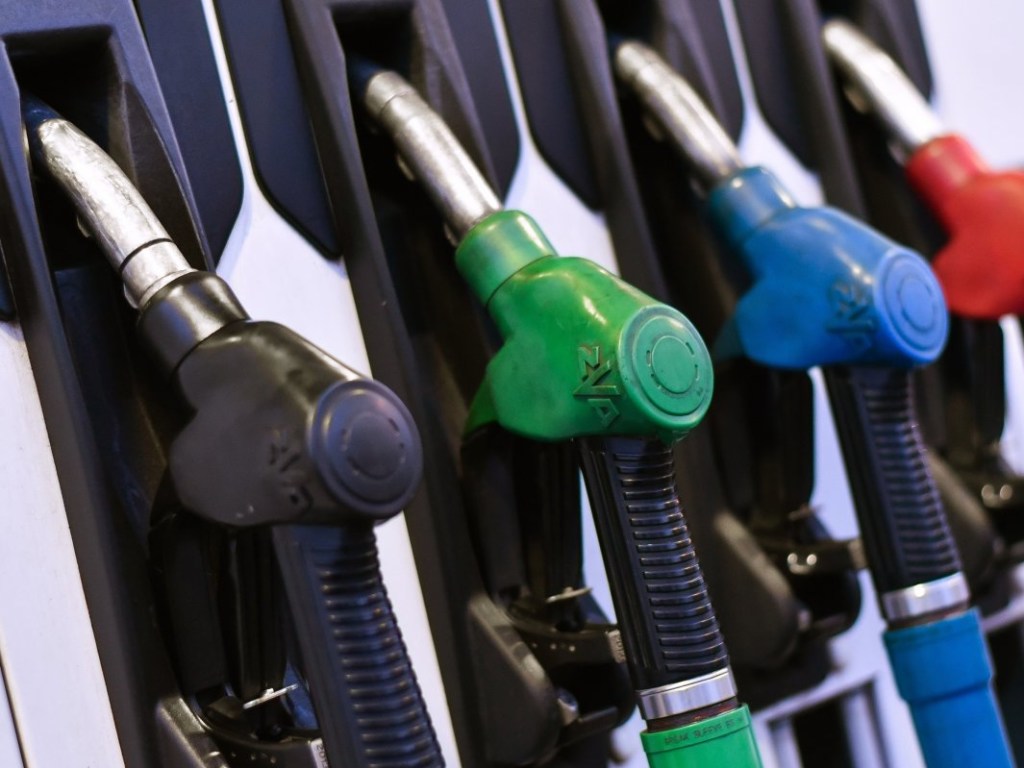 Антимонопольный комитет ожидает снижение цен на бензин