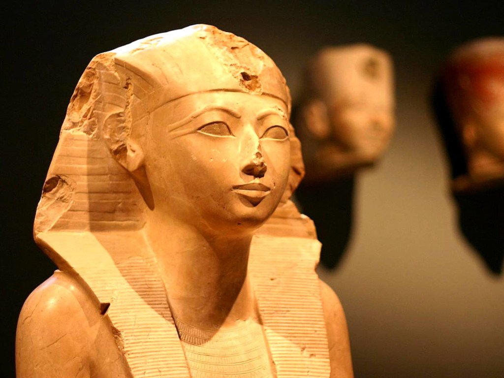 В Египте нашли тайник фараона Тутмоса II и артефакты