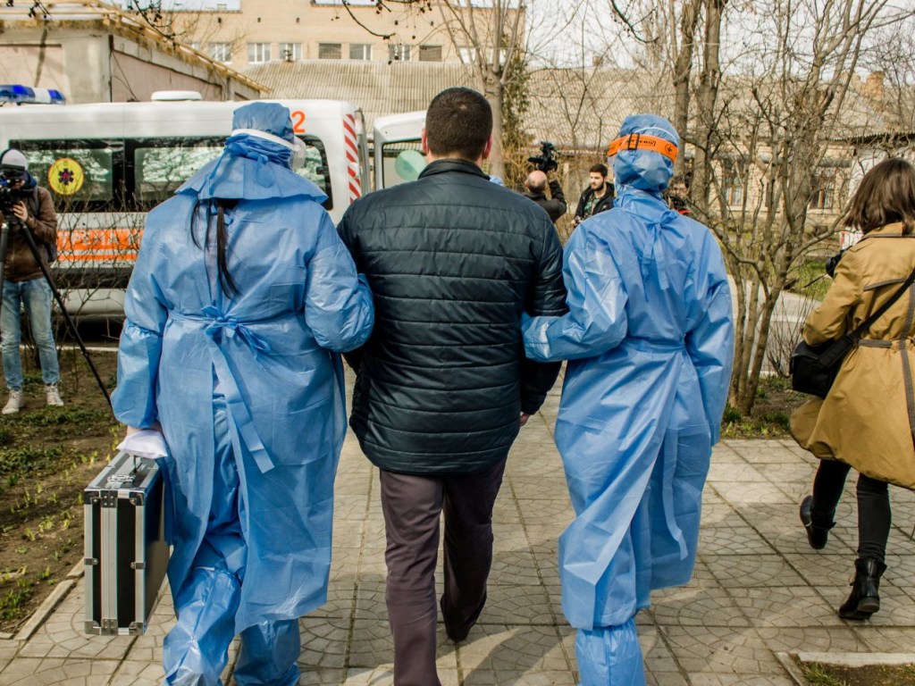 На Пасху вероятность попадания коронавируса в Украину может возрасти – врач