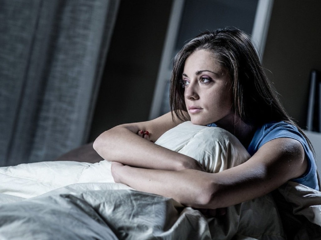 Могут вызывать бессонницу: диетолог перечислил опасные для сна продукты