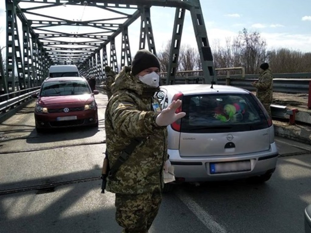 Украина не закрыла пункты пропуска из-за Covid-19