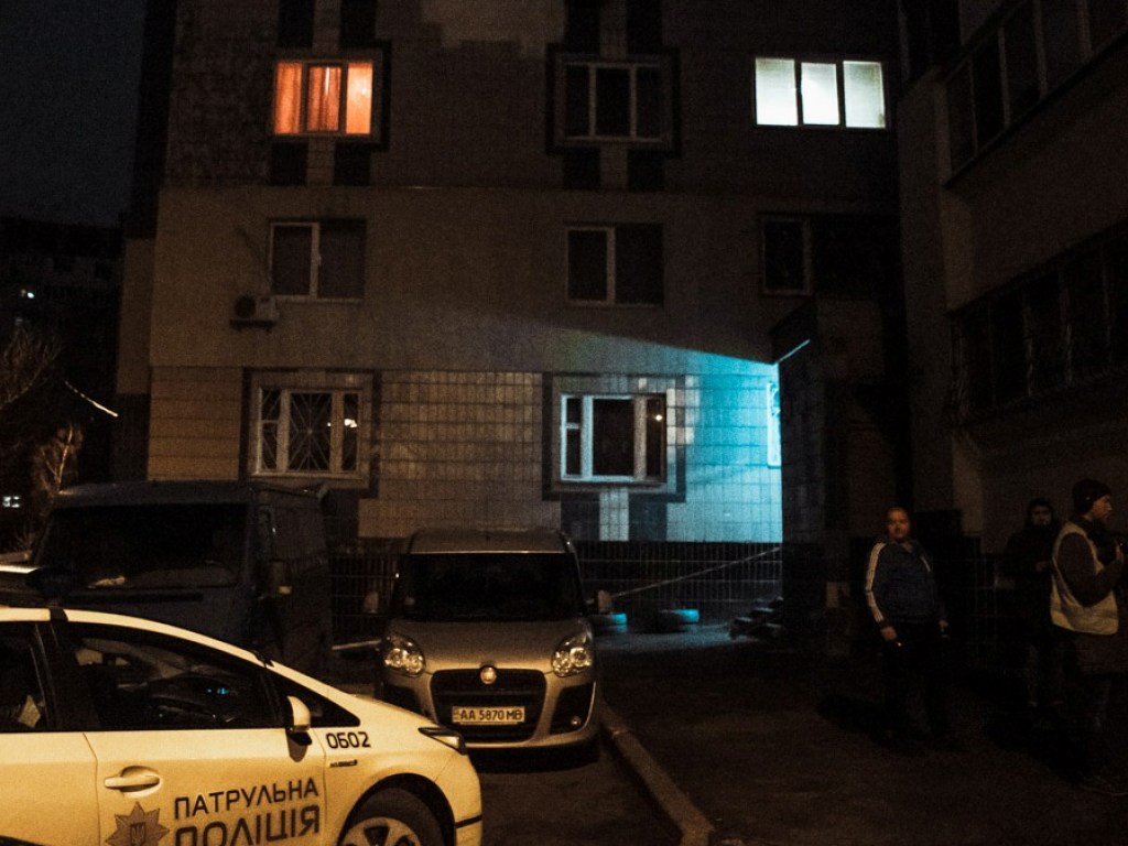 На столичной Борщаговке из окна высотки выбросился  мужчина (ФОТО, ВИДЕО)