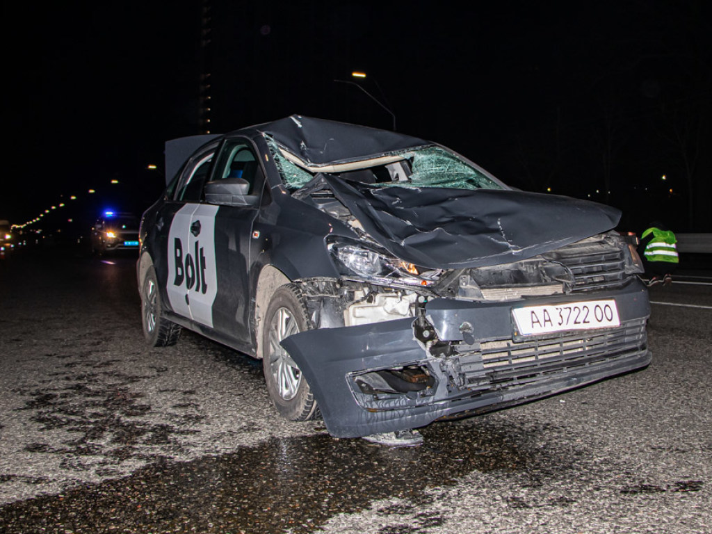 Водитель такси Bolt сбил насмерть мужчину на проспекте Победы в Киеве (ФОТО)