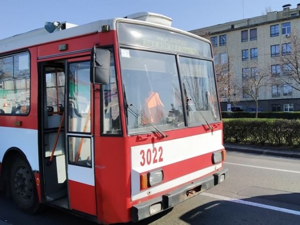 В Николаеве автобус протаранил троллейбус (ФОТО)