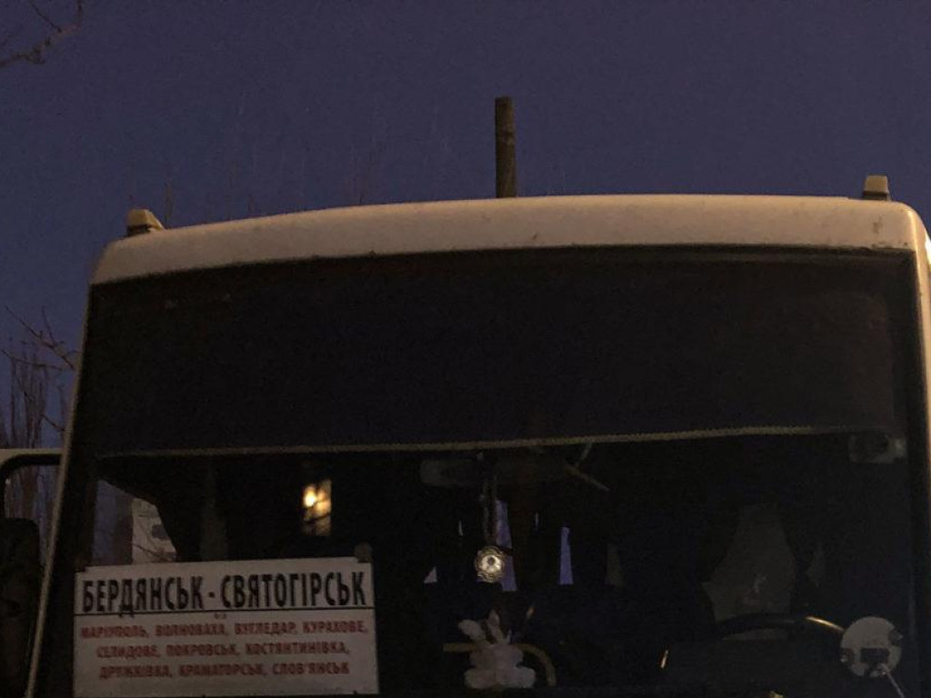 В Бердянске голый горе-самоубийца бросился под автобус (ФОТО, ВИДЕО)