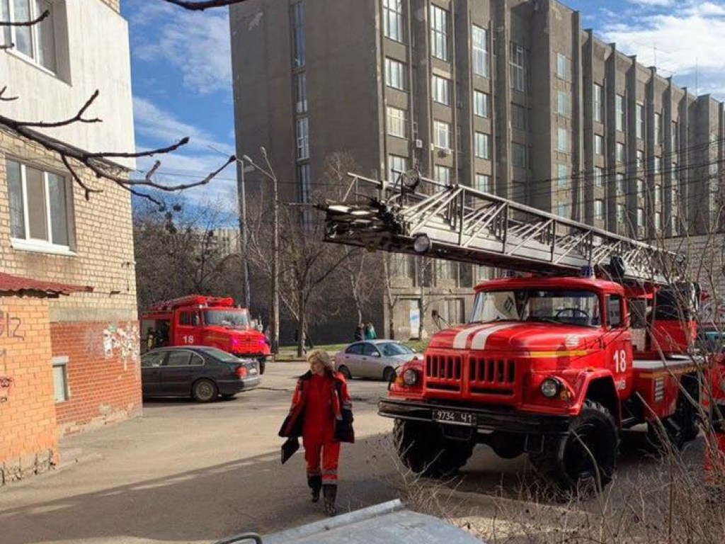 В Киеве малолетние непоседы спровоцировали пожар в квартире многоэтажки (ФОТО)