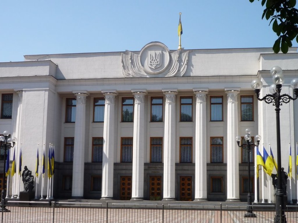 На ремонте в Раде мошенник присвоил два миллиона гривен &#8212; МВД