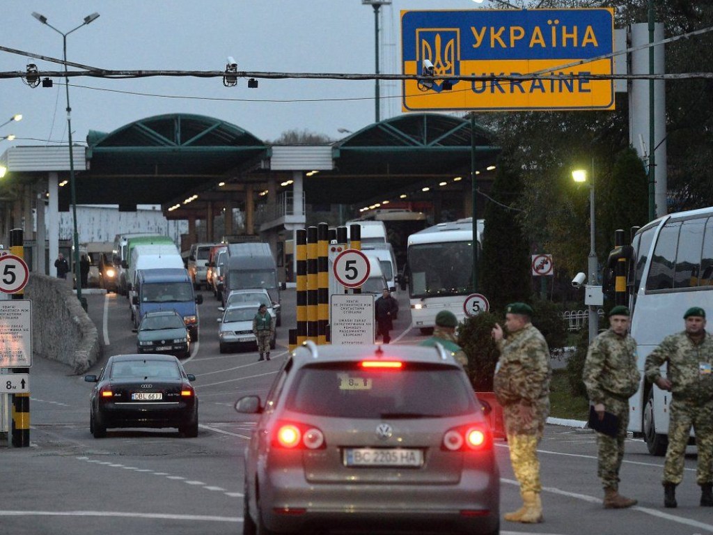 Официально: Украина закрывает границу на две недели
