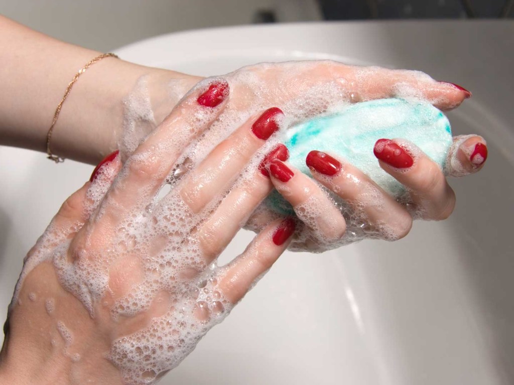 Слишком частое мытье рук может нанести вред здоровью