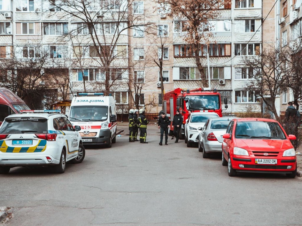 В Киеве в обугленной квартире нашли труп женщины и стиральную машину в огне (ФОТО, ВИДЕО)