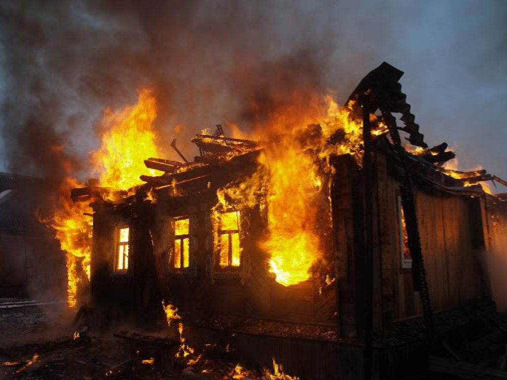 В Харькове горел дом, погибла 84-летняя женщина