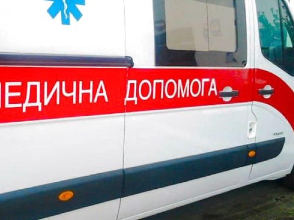 С 12 этажа больницы в Киеве выпал человек
