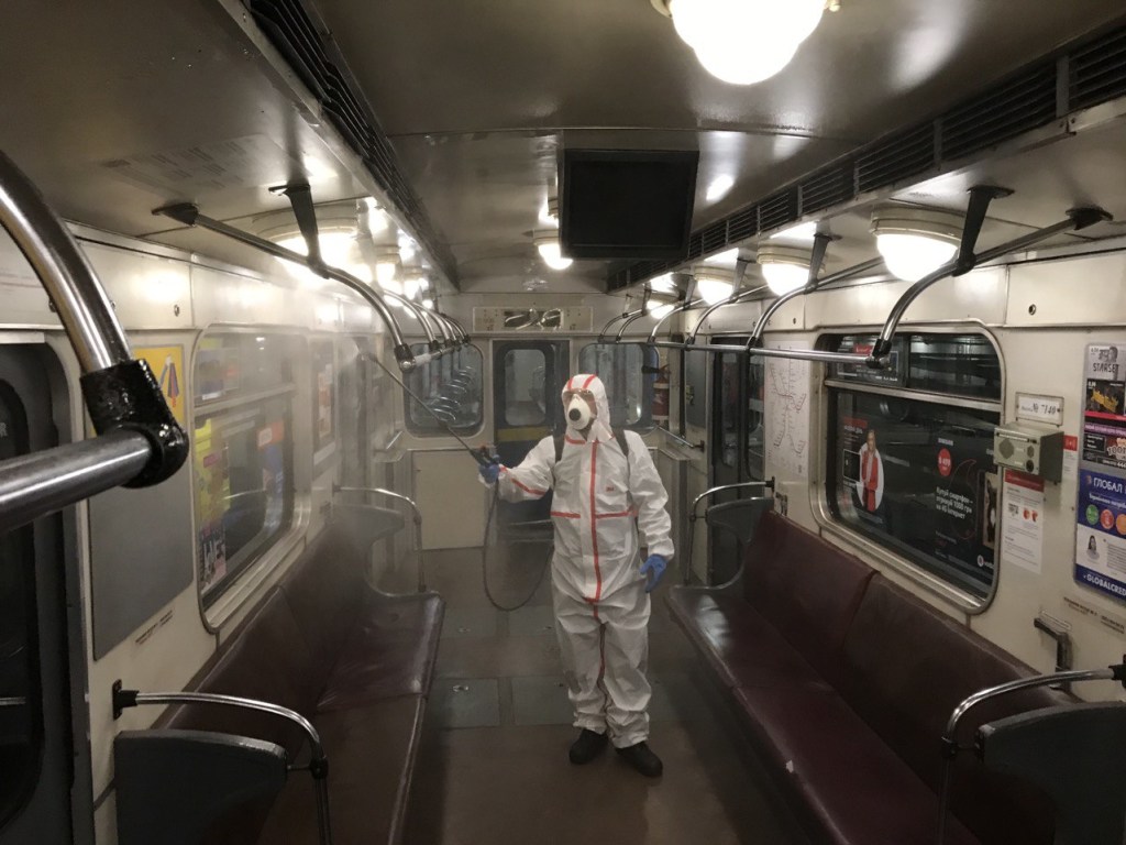 Врач-инфекционист пояснил, почему нельзя закрывать метро на время карантина
