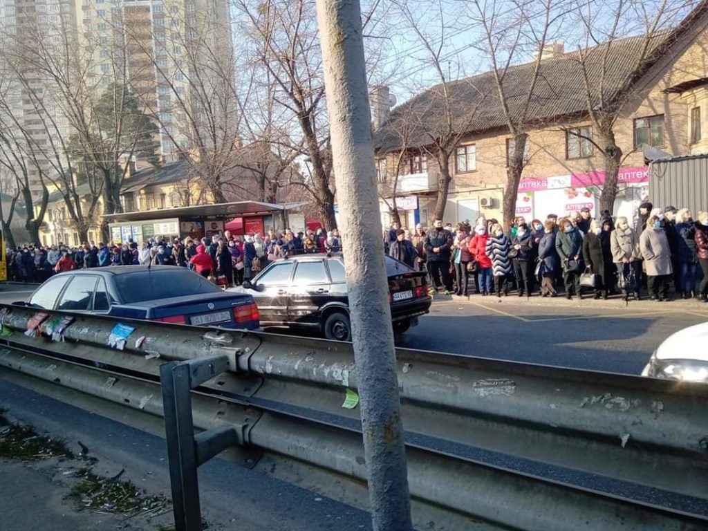 Первый день без метро: как киевляне 18 марта добирались на работу (ФОТО)