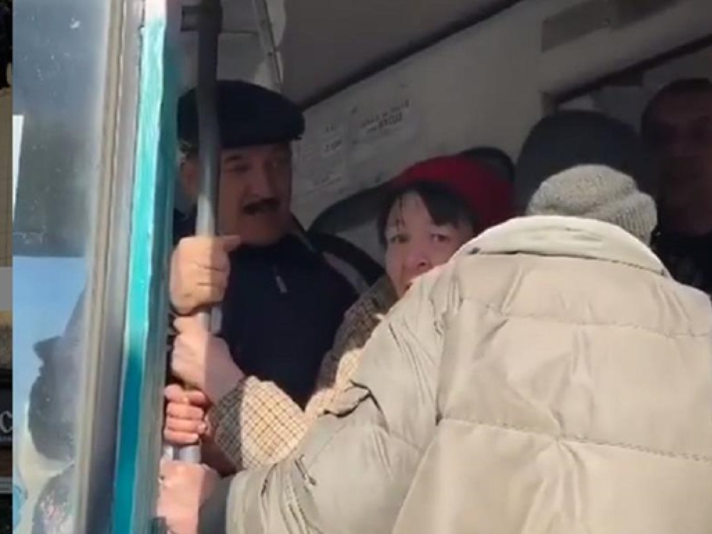 В Сумах вытолкали «лишнюю» пассажирку из троллейбуса (ФОТО, ВИДЕО)