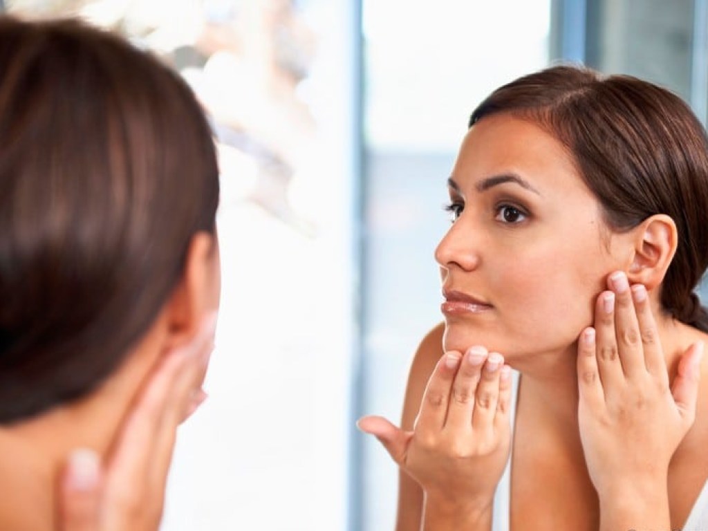Косметолог дал советы дамам, как бороться с увяданием кожи