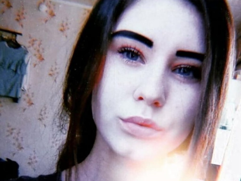Три дня не выходит на связь с родными: в Запорожье пропала 15-летняя девушка (ФОТО)