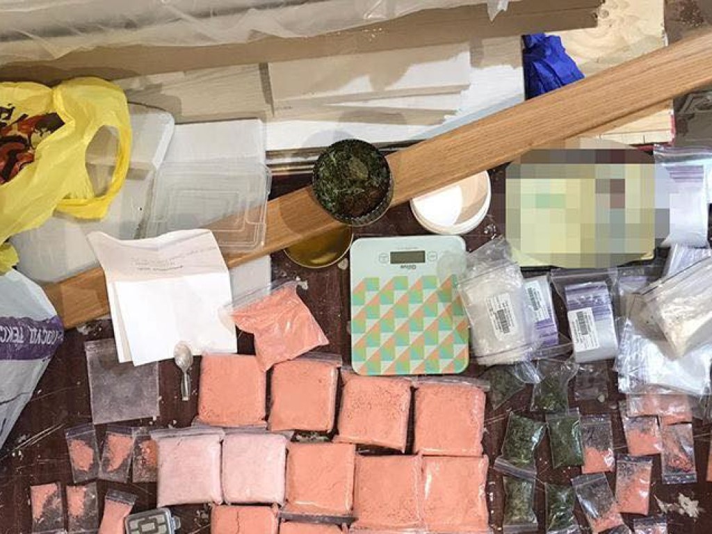 Наркотиков на миллион гривен: в Киеве задержали крупных сбытчиков «зелья»