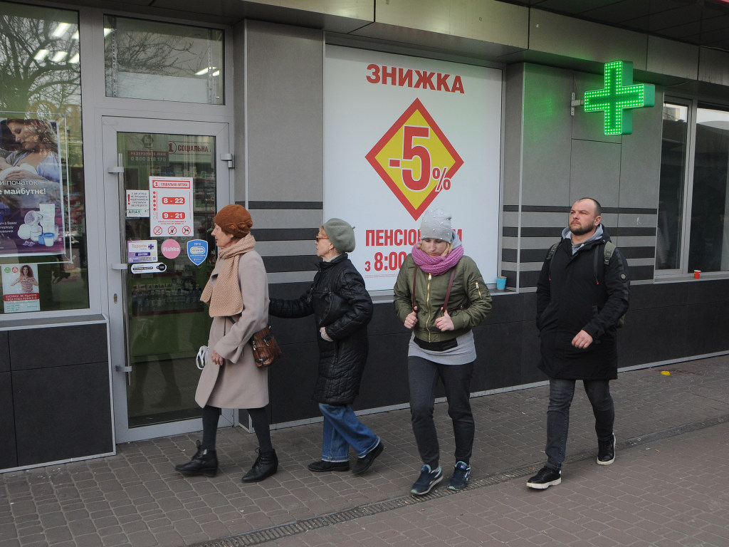 Коронавирус в Украине перешел на второй уровень