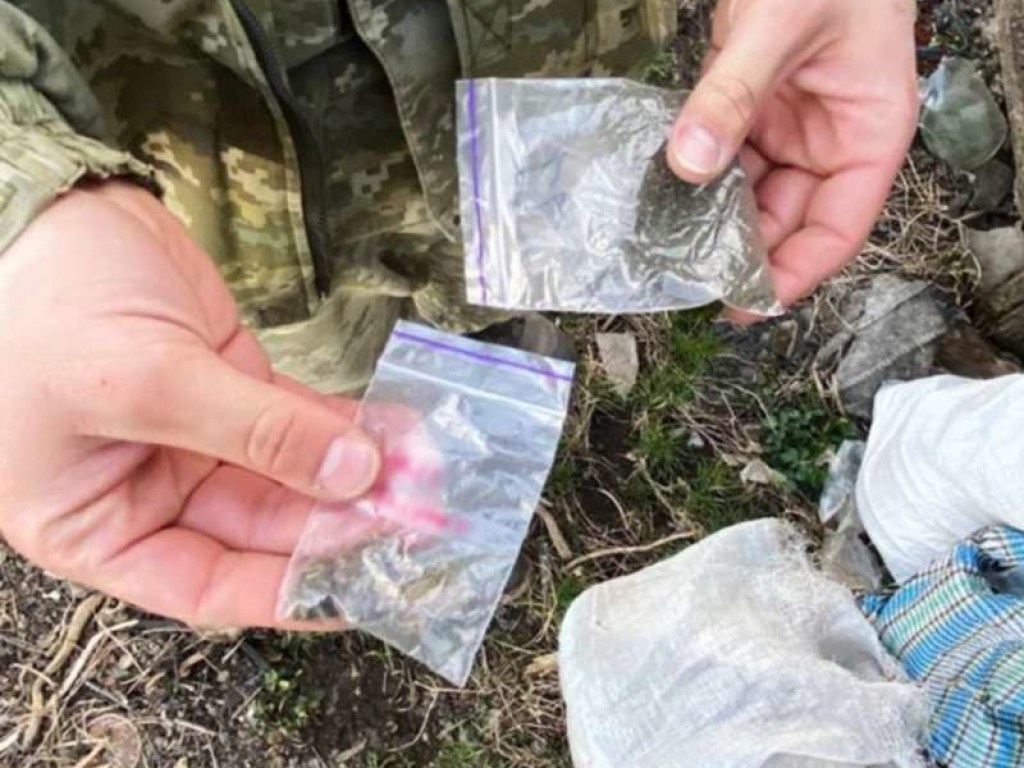 На Буковине офицера пограничного отряда задержали на сбыте наркотиков (ФОТО)